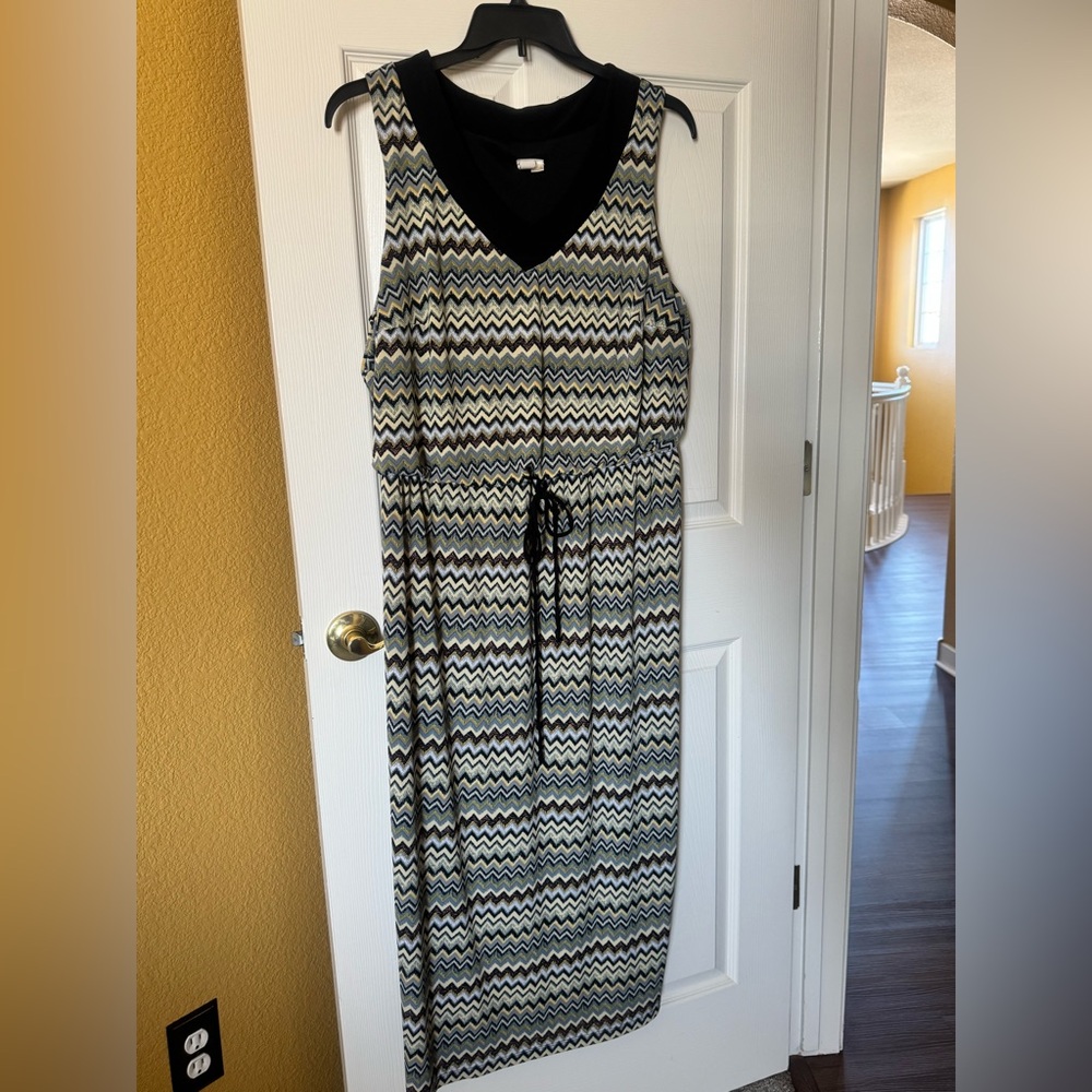 Emma & Michele Black and Cream Chevron Maxi Dress - Picture 3 of 11